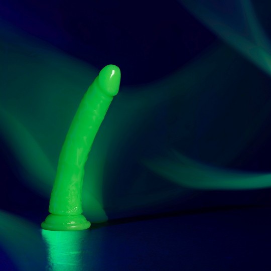 SLIM REALISTIC DILDO WITH SUCTION CUP - GLOW IN THE DARK - 9\'\' / 22,5 CM