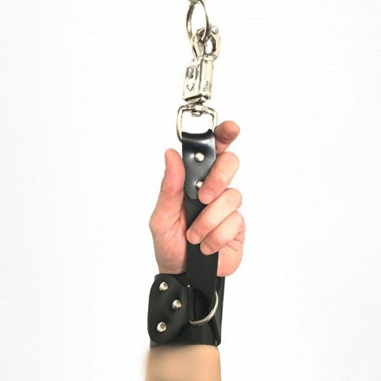 LEATHER HANDCUFFS WITH ANTI-PANIC CARABINER - BLACK