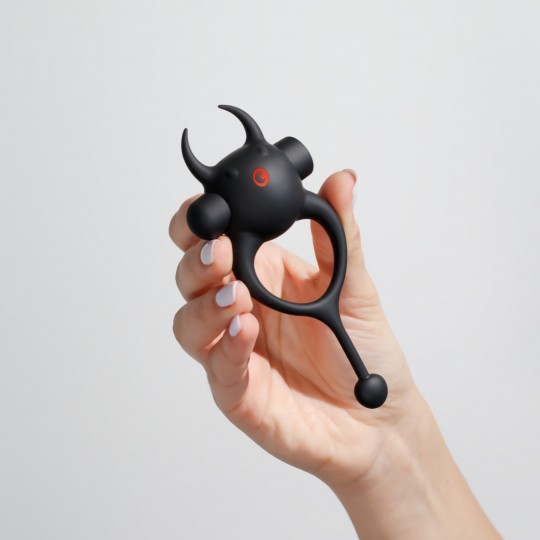 DAEMON PENISRING MIT WIEDERAUFLADFAREM VIBRATOR SCHWARZ CRUSHIOUS